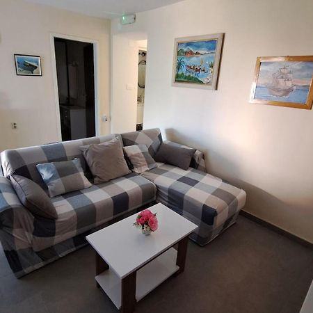 Apartments Damjan Brist Esterno foto